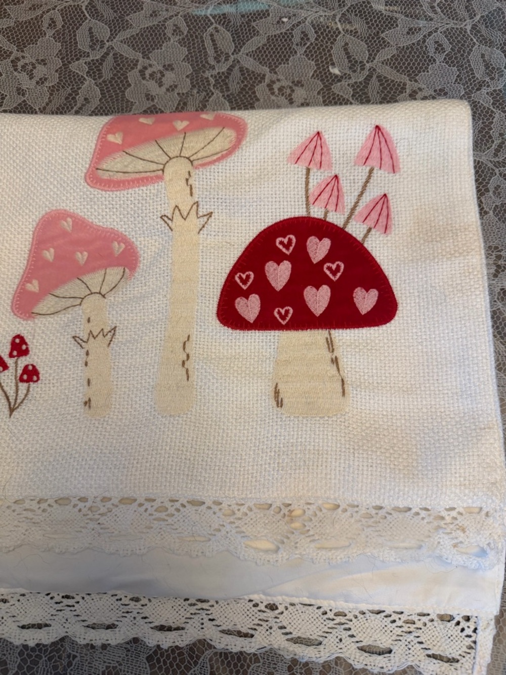 Rachel Zoe ♥️ Adorable Table Runner ❤️!